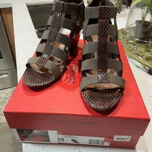 Donald Pliner sandals size 9.5